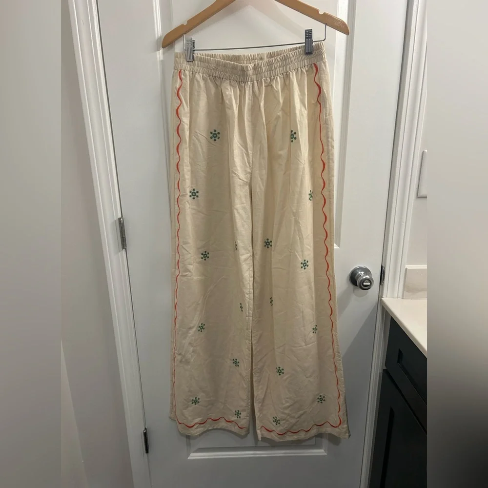 Boutique Embroidered Linen 2 Piece Set - Picture 9 of 9